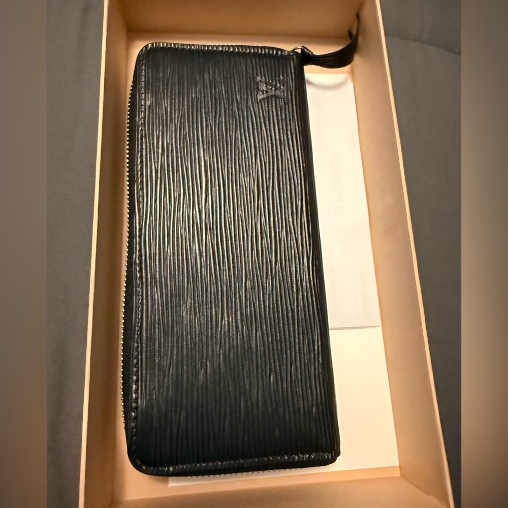 Louis Vuitton‎ Black Textured zip “Ebi” Wallet